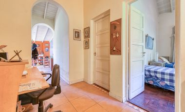 Casa 4 ambientes venta Barrio Parque Pero 2700 mts