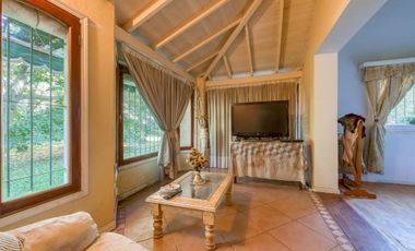 Casa 4 ambientes venta Barrio Parque Pero 2700 mts