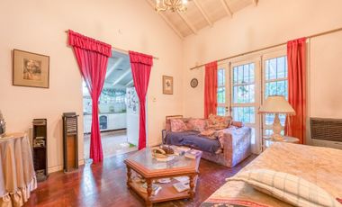 Casa 4 ambientes venta Barrio Parque Pero 2700 mts