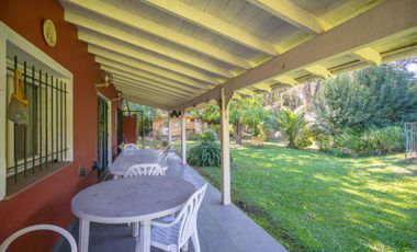 Casa 4 ambientes venta Barrio Parque Pero 2700 mts