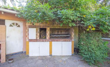 Casa 4 ambientes venta Barrio Parque Pero 2700 mts