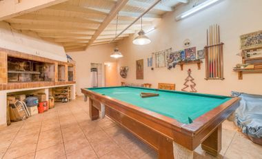 Casa 4 ambientes venta Barrio Parque Pero 2700 mts