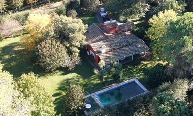 Casa 4 ambientes venta Barrio Parque Pero 2700 mts