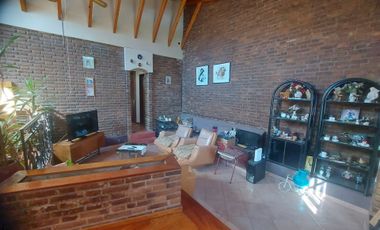 Venta Casa 5 ambientes con cochera en Don Bosco
