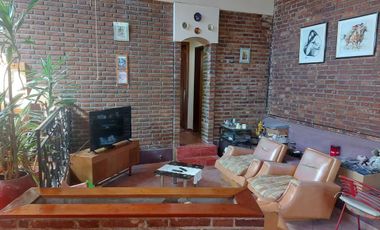 Venta Casa 5 ambientes con cochera en Don Bosco
