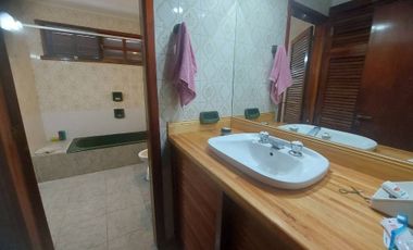 Venta Casa 5 ambientes con cochera en Don Bosco