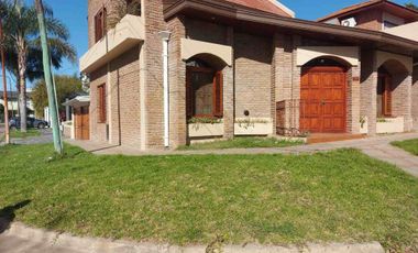 Venta Casa 5 ambientes con cochera en Don Bosco