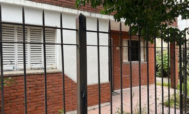 Casa 3 amb.A refaccionar,buena ubicación,residenci