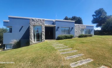 VENTA DE CASA EN COSTA ESMERALDA  LOTE 136