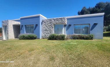 VENTA DE CASA EN COSTA ESMERALDA  LOTE 136