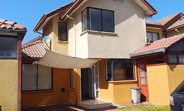 Casa en Arriendo en (VAG 13.538) Casa en arriendo en Maipú, Ciudad Satélite.