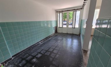 Casa 6 amb. C/ Cochera, patio, jardín y terraza.
