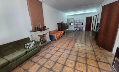 Casa 6 amb. C/ Cochera, patio, jardín y terraza.