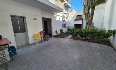 Casa 6 amb. C/ Cochera, patio, jardín y terraza.