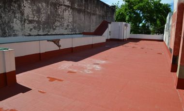 Casa 6 amb. C/ Cochera, patio, jardín y terraza.