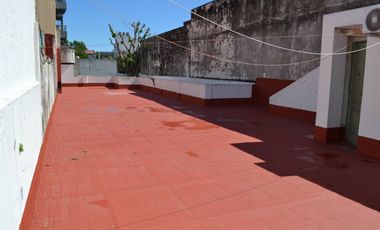 Casa 6 amb. C/ Cochera, patio, jardín y terraza.