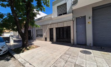 Casa 6 amb. C/ Cochera, patio, jardín y terraza.