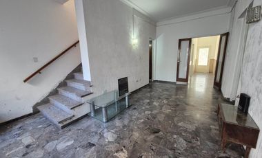 Casa 6 amb. C/ Cochera, patio, jardín y terraza.