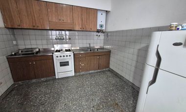 Casa 6 amb. C/ Cochera, patio, jardín y terraza.