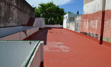 Casa 6 amb. C/ Cochera, patio, jardín y terraza.