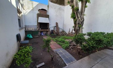 Casa 6 amb. C/ Cochera, patio, jardín y terraza.