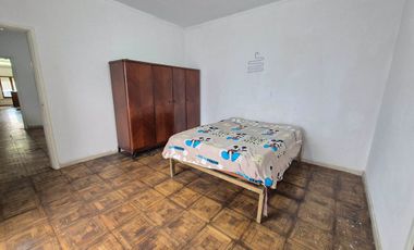 Casa 6 amb. C/ Cochera, patio, jardín y terraza.