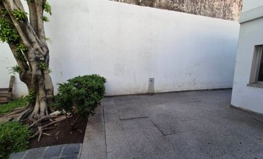 Casa 6 amb. C/ Cochera, patio, jardín y terraza.