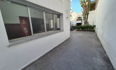 Casa 6 amb. C/ Cochera, patio, jardín y terraza.