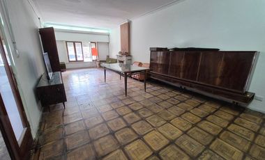 Casa 6 amb. C/ Cochera, patio, jardín y terraza.