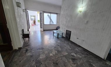 Casa 6 amb. C/ Cochera, patio, jardín y terraza.