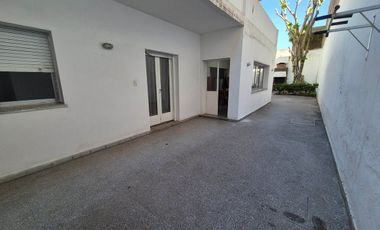 Casa 6 amb. C/ Cochera, patio, jardín y terraza.