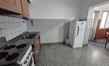 Casa 6 amb. C/ Cochera, patio, jardín y terraza.