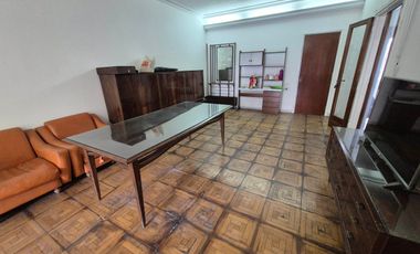 Casa 6 amb. C/ Cochera, patio, jardín y terraza.