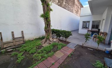 Casa 6 amb. C/ Cochera, patio, jardín y terraza.