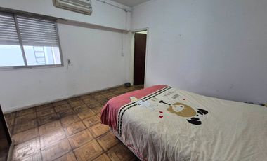 Casa 6 amb. C/ Cochera, patio, jardín y terraza.