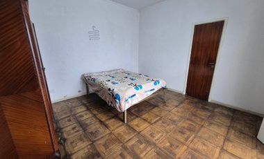 Casa 6 amb. C/ Cochera, patio, jardín y terraza.