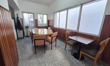 Casa 6 amb. C/ Cochera, patio, jardín y terraza.