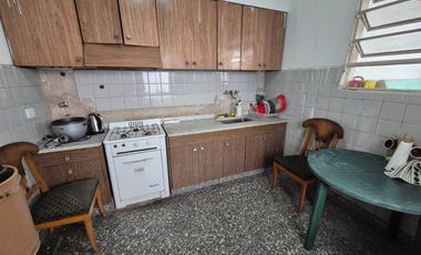 Casa 6 amb. C/ Cochera, patio, jardín y terraza.
