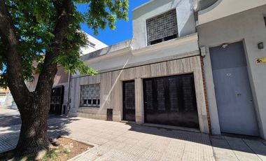 Casa 6 amb. C/ Cochera, patio, jardín y terraza.