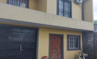 Ideal 2 familias Casa en venta 5 ambientes Bernal