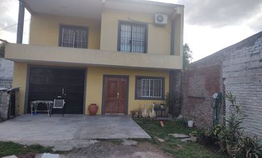 Ideal 2 familias Casa en venta 5 ambientes Bernal
