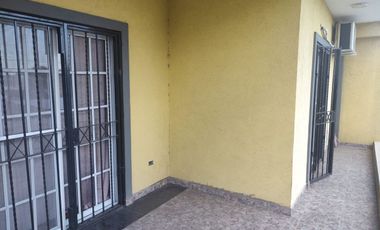 Ideal 2 familias Casa en venta 5 ambientes Bernal