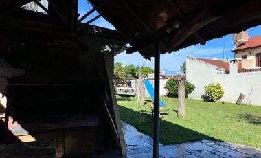 CASA C/DEPTO Y GRAN LOTE