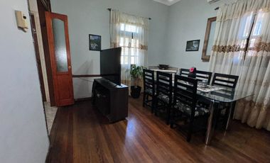 CASA C/DEPTO Y GRAN LOTE