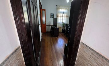 CASA C/DEPTO Y GRAN LOTE