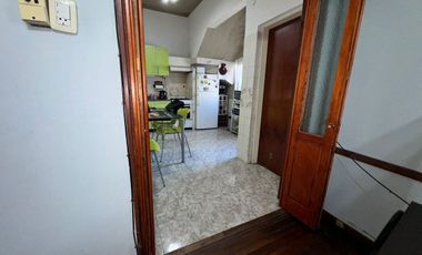 CASA C/DEPTO Y GRAN LOTE