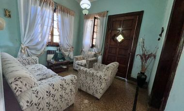 CASA C/DEPTO Y GRAN LOTE