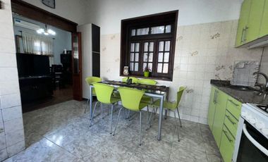 CASA C/DEPTO Y GRAN LOTE