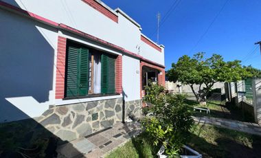 CASA C/DEPTO Y GRAN LOTE