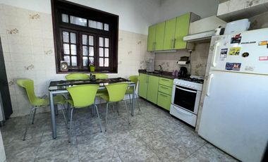 CASA C/DEPTO Y GRAN LOTE